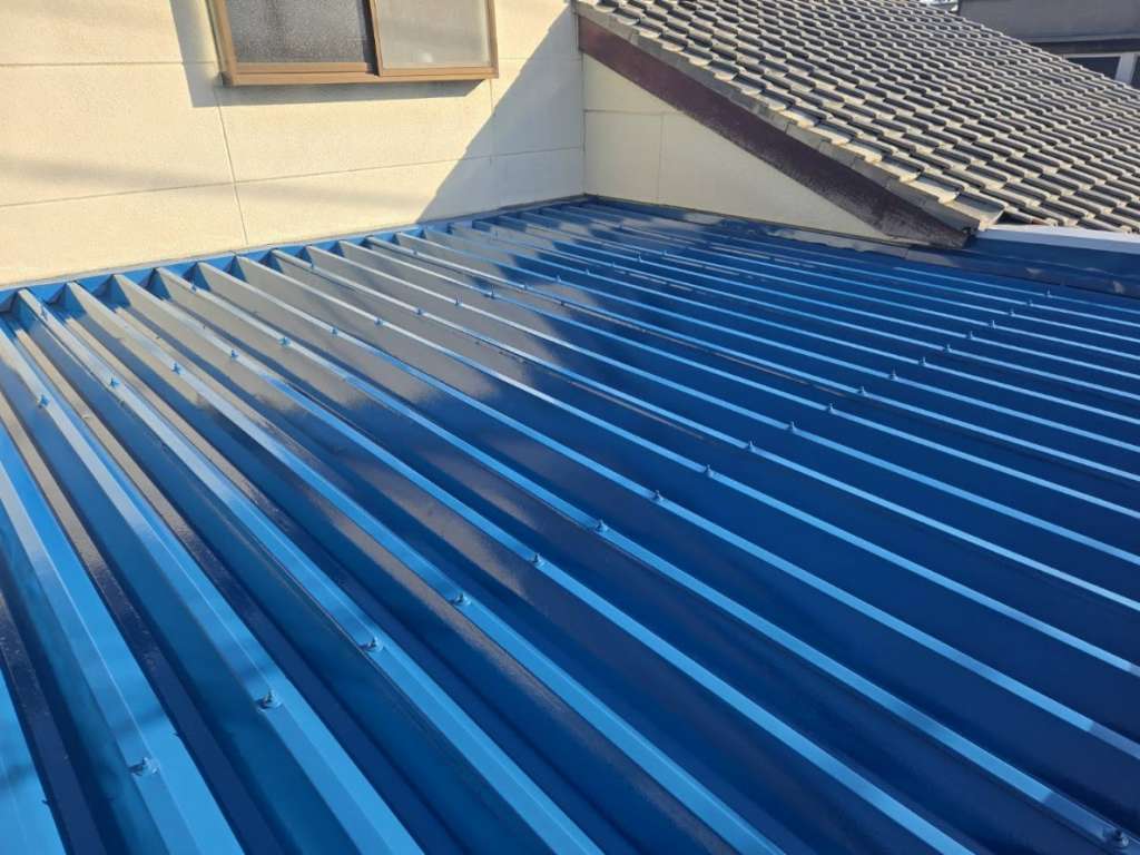 高崎市 Y様邸 屋根板金工事 笠木交換 強風被害 保険対応 屋根塗装 防水塗装|施工後