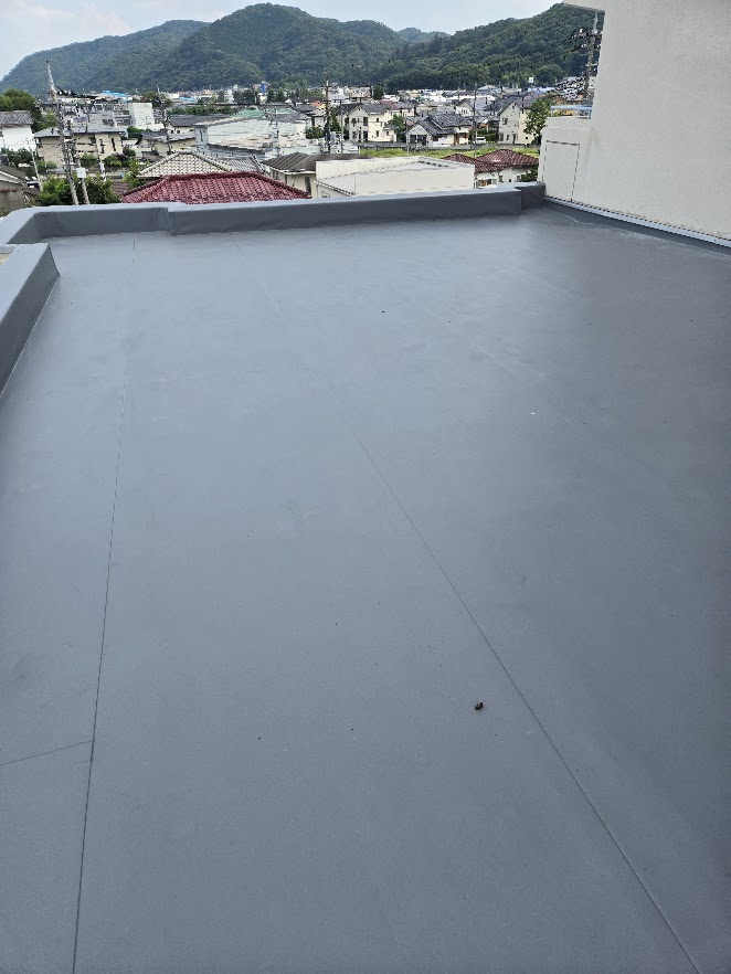 桐生市 Rマンション様 パラペット防水工事 防水シートカバー工法 塩ビシート 雨漏り修理|施工後