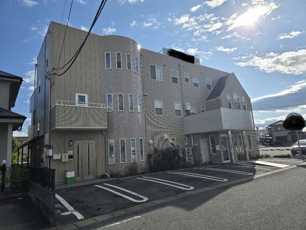 高崎市 A動物病院様 外壁塗装 バルコニー 屋根防水工事 外壁コーキング 屋根工事 カバー工法|施工後